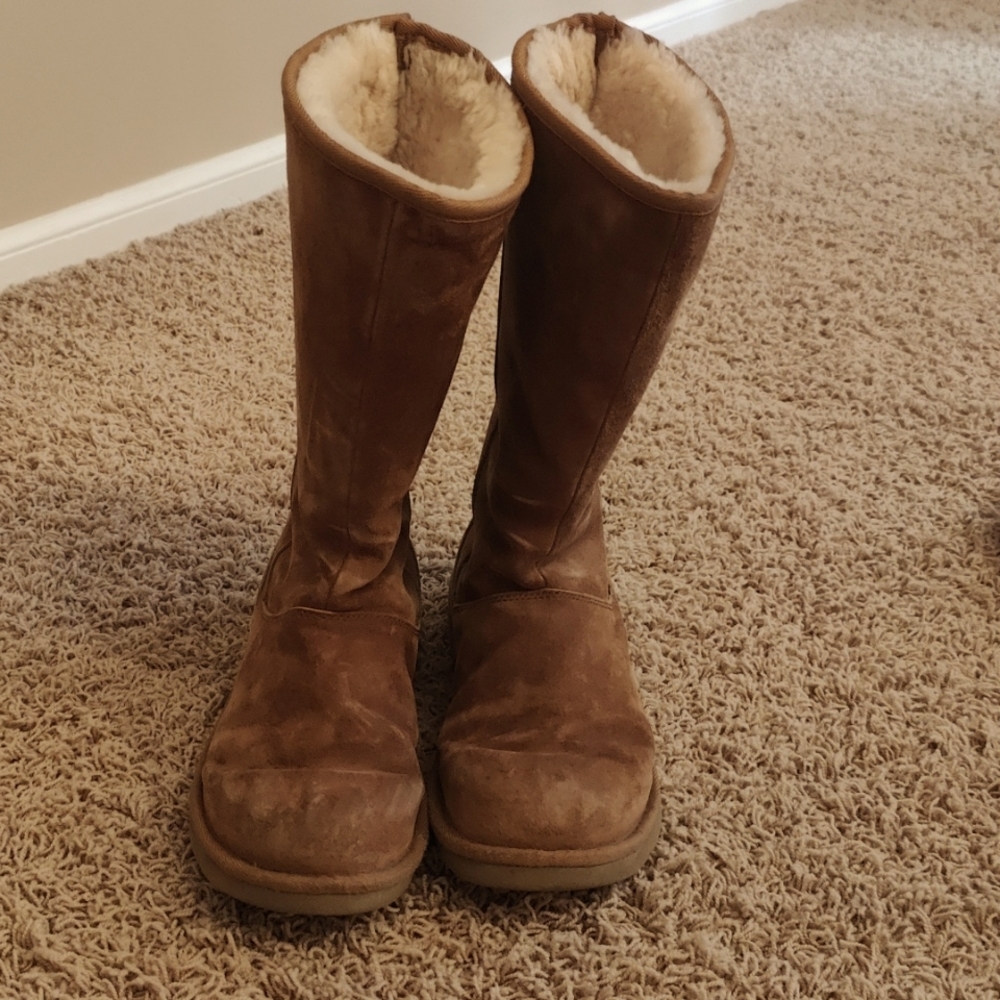 Ugh boots size 9